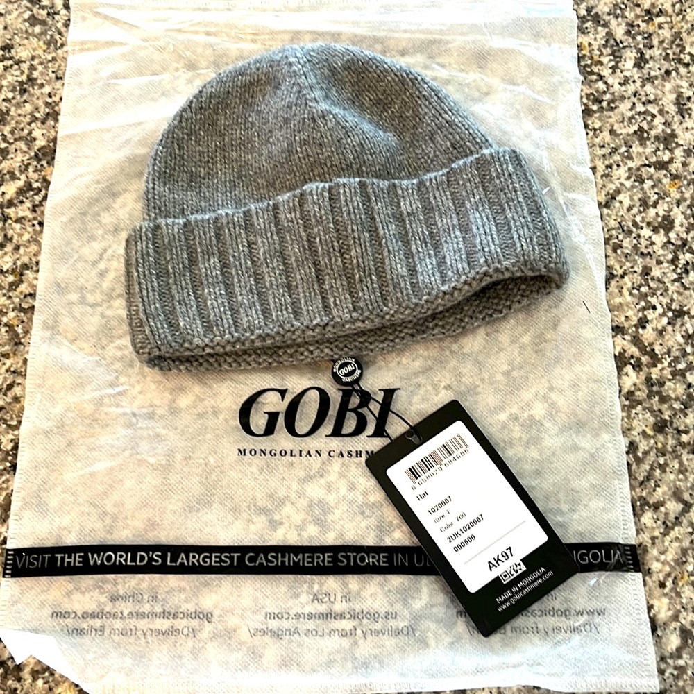 Gobi Mongolian Cashmere Gray beanie hat new with tag.